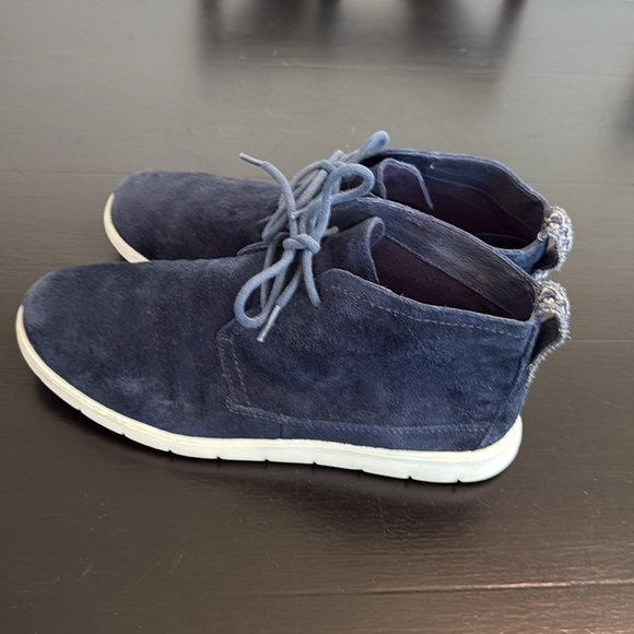 UGG Men's Navy Suede chukka boots shoes - Picture 3 of 8